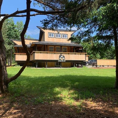 Wild Pines Cabins Surrey Exterior photo