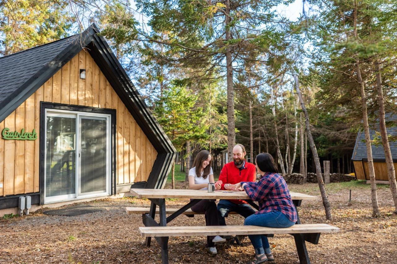 Wild Pines Cabins Surrey Exterior photo