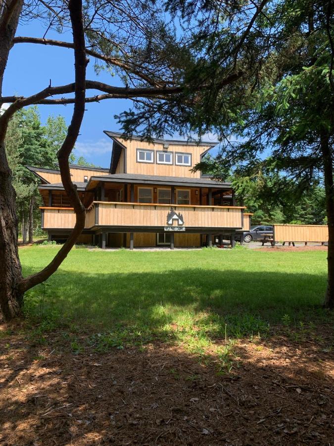 Wild Pines Cabins Surrey Exterior photo